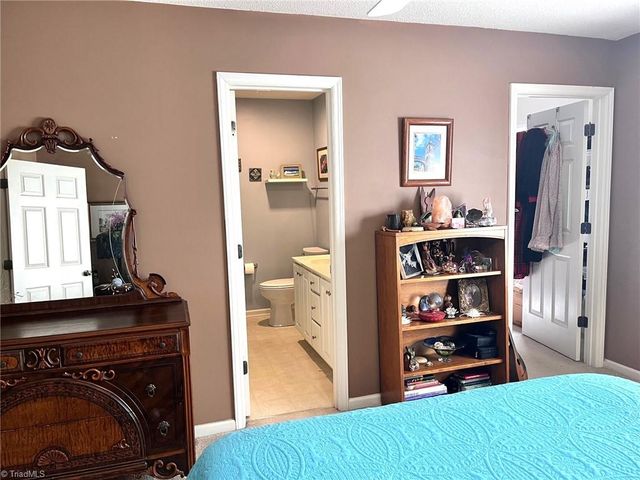 575 Lakewood Glen Court, Winston-salem, NC 27107