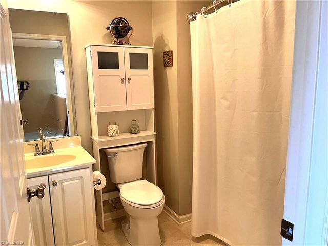 575 Lakewood Glen Court, Winston-salem, NC 27107