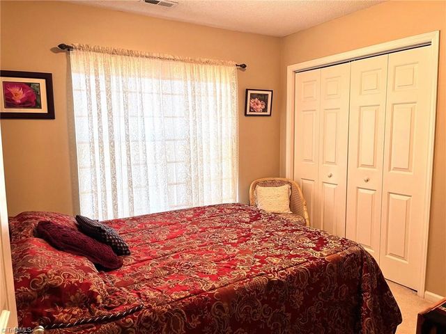 575 Lakewood Glen Court, Winston-salem, NC 27107