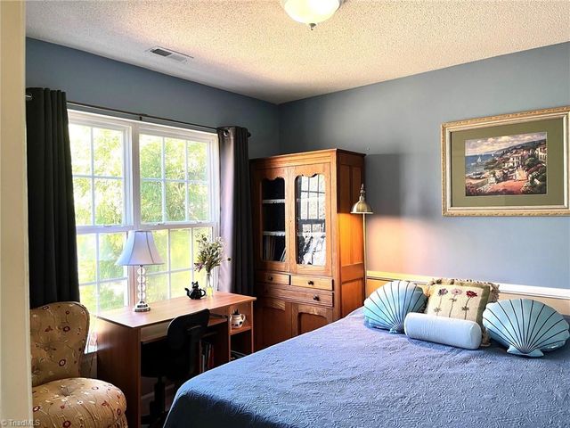 575 Lakewood Glen Court, Winston-salem, NC 27107