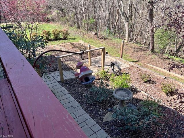 575 Lakewood Glen Court, Winston-salem, NC 27107