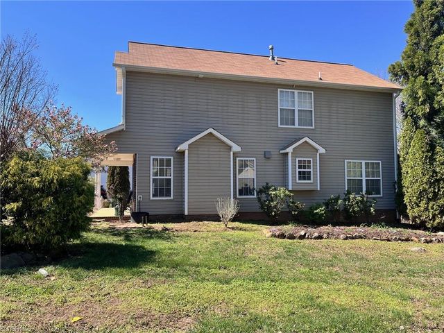 575 Lakewood Glen Court, Winston-salem, NC 27107