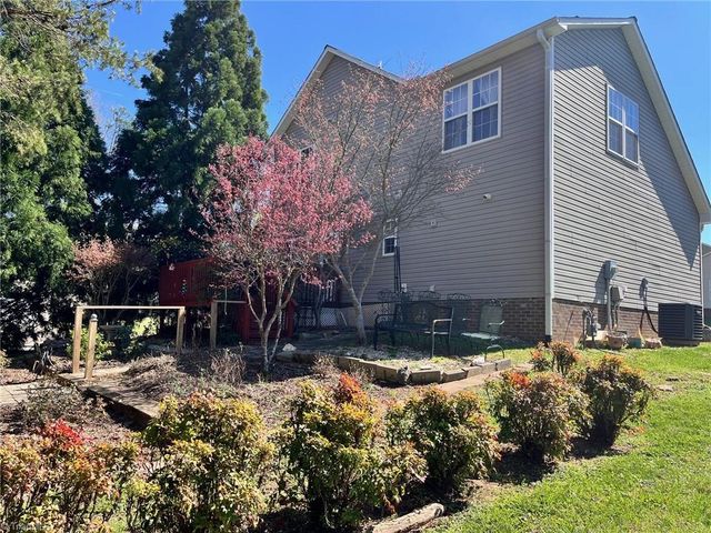 575 Lakewood Glen Court, Winston-salem, NC 27107