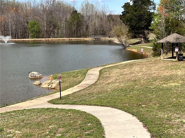 575 Lakewood Glen Court, Winston-salem, NC 27107