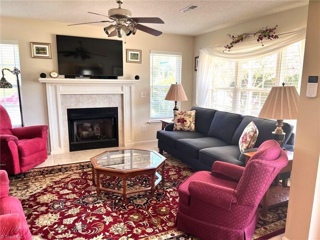 575 Lakewood Glen Court, Winston-salem, NC 27107