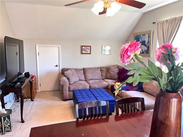 575 Lakewood Glen Court, Winston-salem, NC 27107