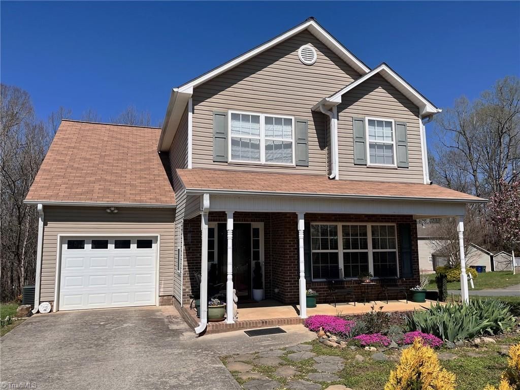 575 Lakewood Glen Court, Winston-salem, NC 27107