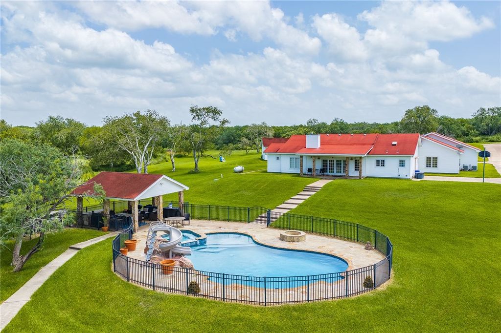 8259 Baldwin, Mathis, TX 78368