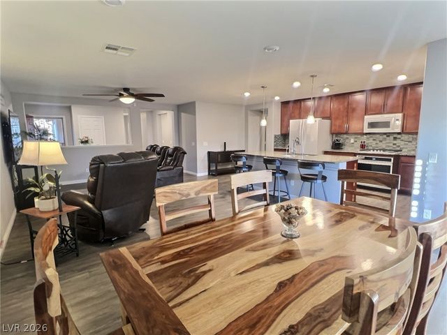 1525 Deep Valley Avenue, North Las Vegas, NV 89084