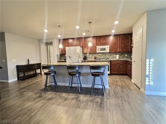 1525 Deep Valley Avenue, North Las Vegas, NV 89084