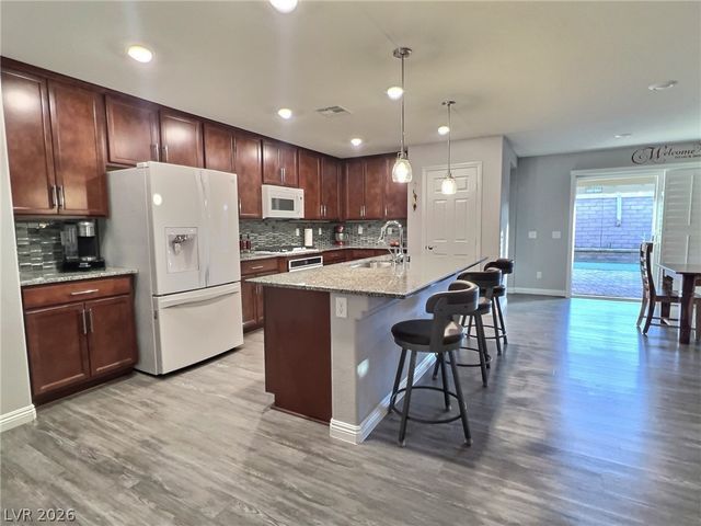 1525 Deep Valley Avenue, North Las Vegas, NV 89084