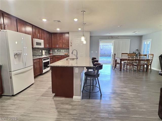 1525 Deep Valley Avenue, North Las Vegas, NV 89084