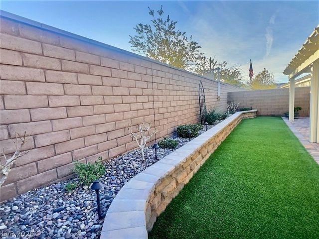 1525 Deep Valley Avenue, North Las Vegas, NV 89084