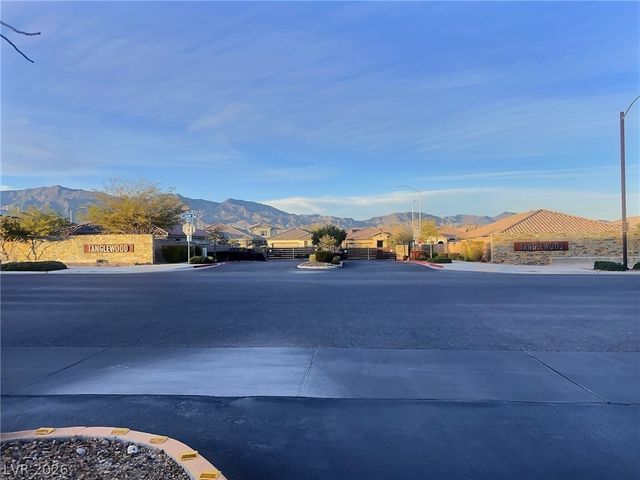1525 Deep Valley Avenue, North Las Vegas, NV 89084