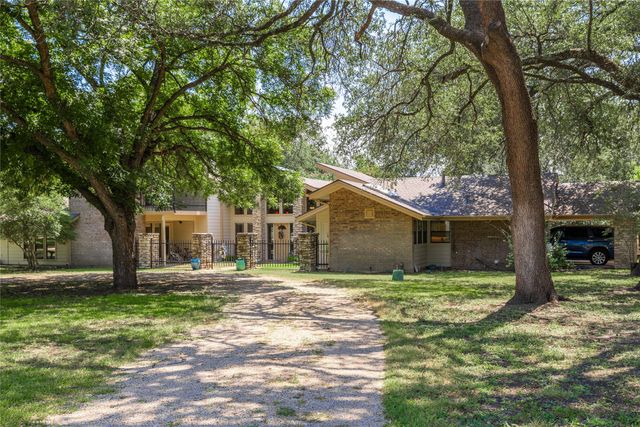 104 Acorn Lane, Comanche, TX 76442