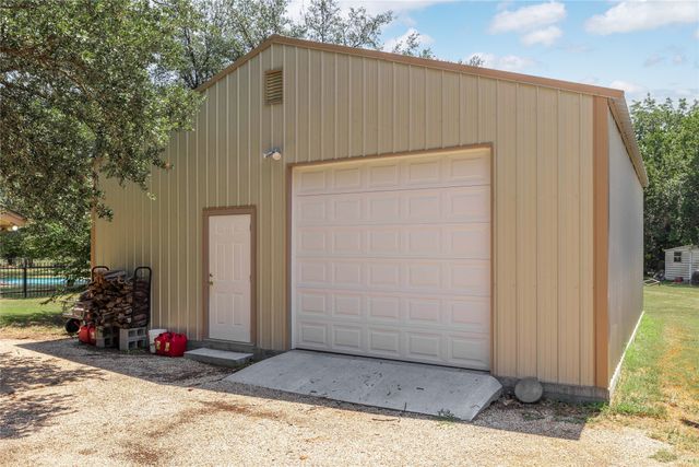104 Acorn Lane, Comanche, TX 76442