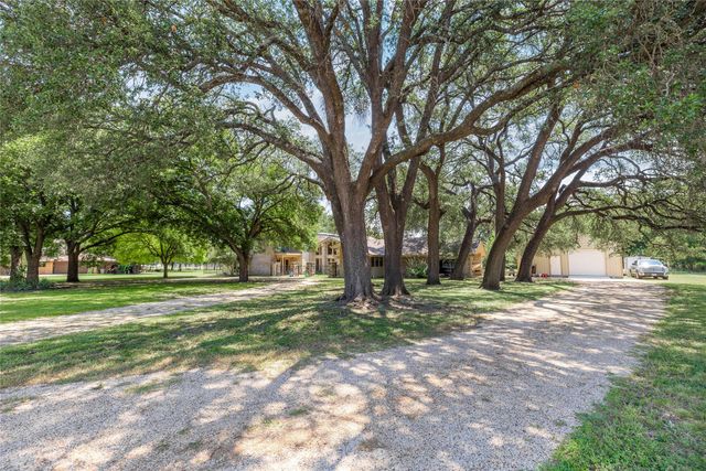 104 Acorn Lane, Comanche, TX 76442