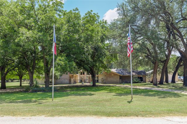 104 Acorn Lane, Comanche, TX 76442