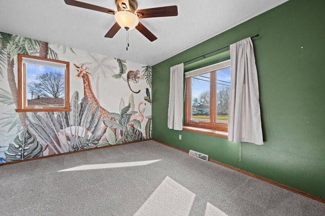 5070 S 69th STREET, Greenfield, WI 53220