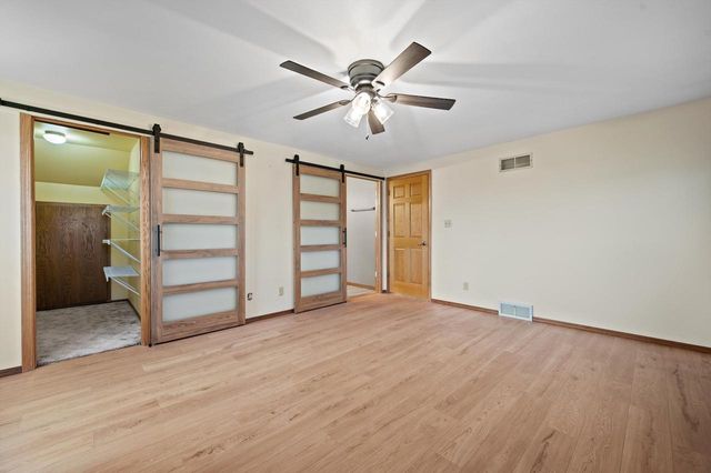 5070 S 69th STREET, Greenfield, WI 53220