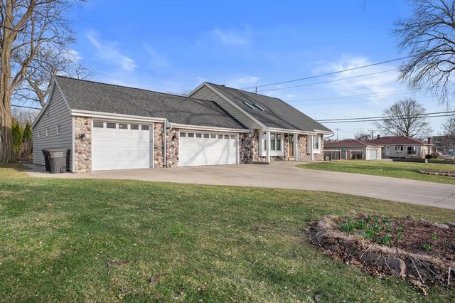 5070 S 69th STREET, Greenfield, WI 53220