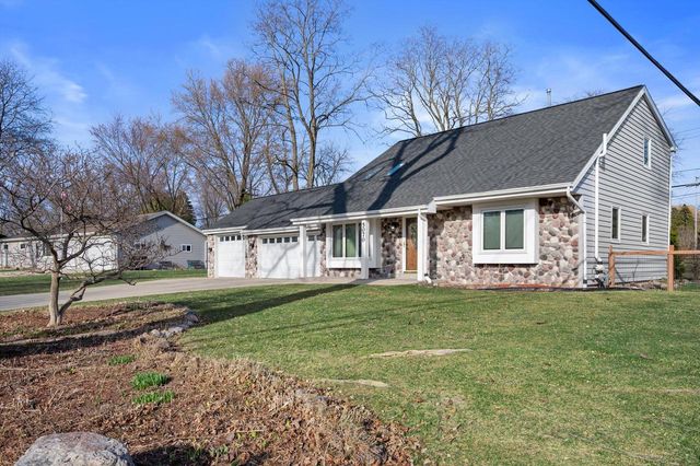 5070 S 69th STREET, Greenfield, WI 53220