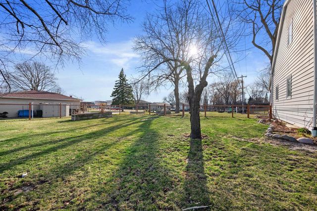 5070 S 69th STREET, Greenfield, WI 53220