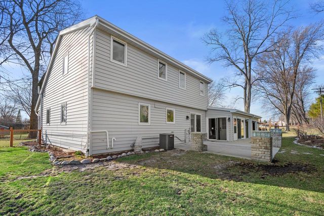 5070 S 69th STREET, Greenfield, WI 53220