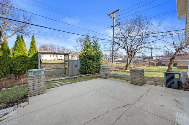 5070 S 69th STREET, Greenfield, WI 53220