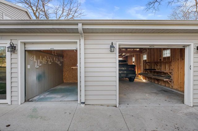 5070 S 69th STREET, Greenfield, WI 53220