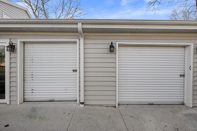 5070 S 69th STREET, Greenfield, WI 53220