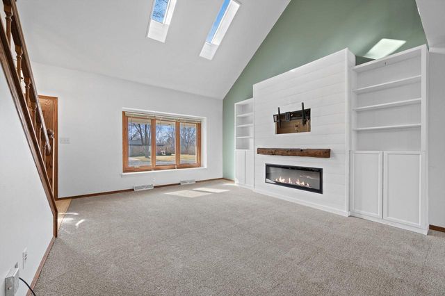 5070 S 69th STREET, Greenfield, WI 53220