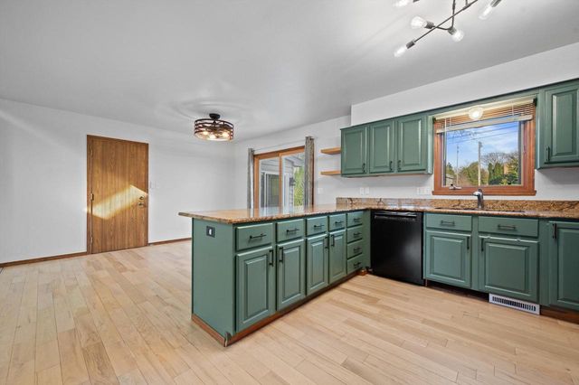 5070 S 69th STREET, Greenfield, WI 53220