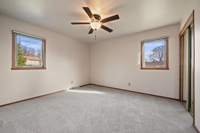 5070 S 69th STREET, Greenfield, WI 53220