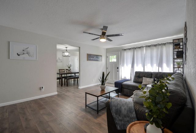 1257 Arizona Ave, Los Banos, CA 93635