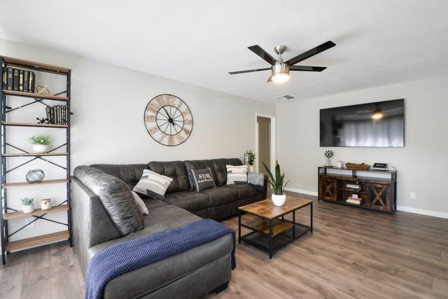 1257 Arizona Ave, Los Banos, CA 93635