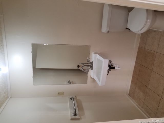 600 Monticello Ct Apt 3, San Antonio, TX 78223
