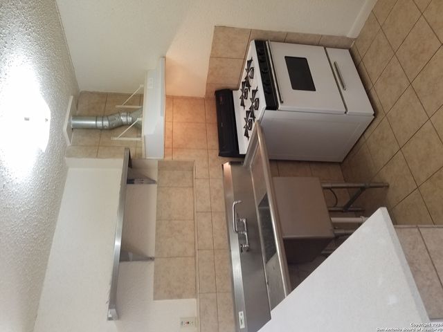 600 Monticello Ct Apt 3, San Antonio, TX 78223