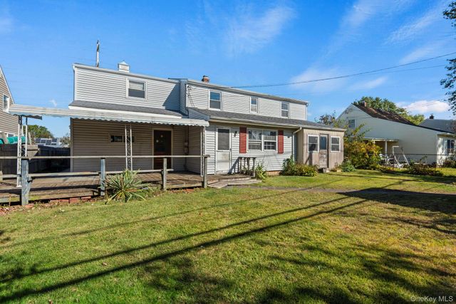 30 Hickory Lane, Levittown, NY 11756