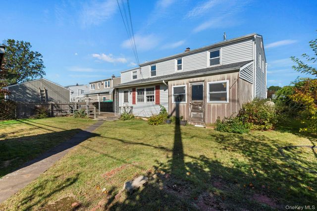 30 Hickory Lane, Levittown, NY 11756