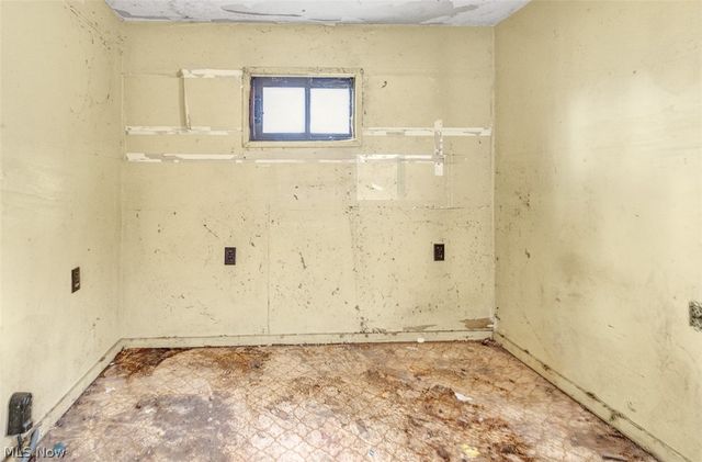 229 W 130th Street, Hinckley, OH 44233