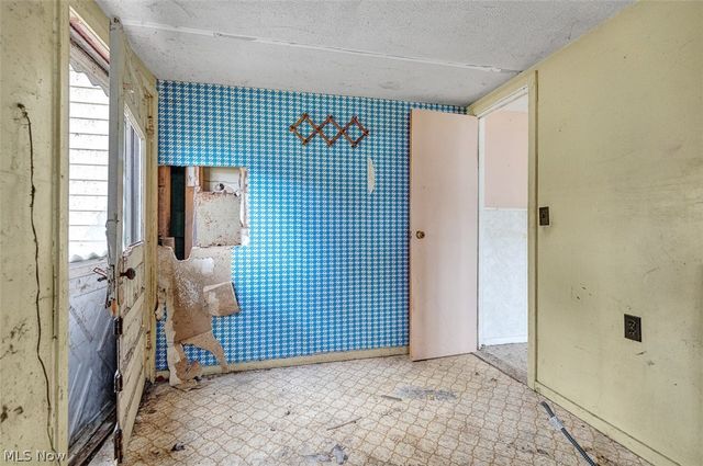 229 W 130th Street, Hinckley, OH 44233