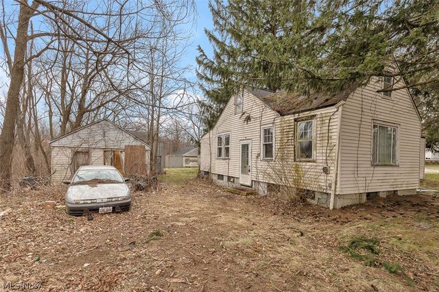 229 W 130th Street, Hinckley, OH 44233