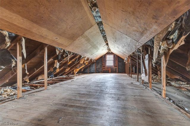 229 W 130th Street, Hinckley, OH 44233