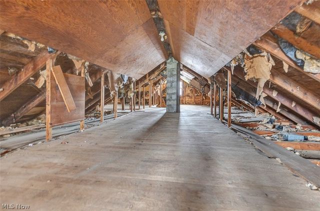 229 W 130th Street, Hinckley, OH 44233