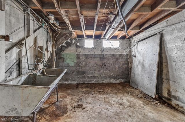 229 W 130th Street, Hinckley, OH 44233