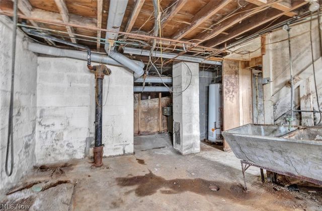 229 W 130th Street, Hinckley, OH 44233