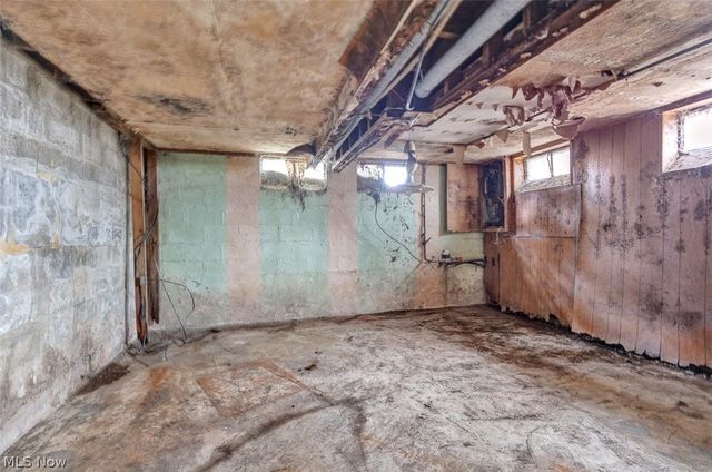 229 W 130th Street, Hinckley, OH 44233