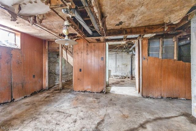 229 W 130th Street, Hinckley, OH 44233