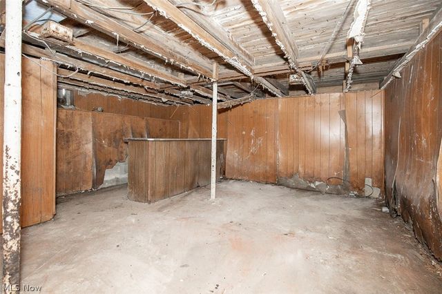 229 W 130th Street, Hinckley, OH 44233